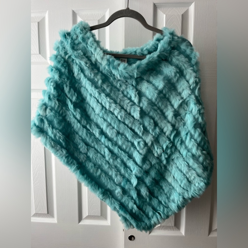 Like new, turquoise women’s cape, one size